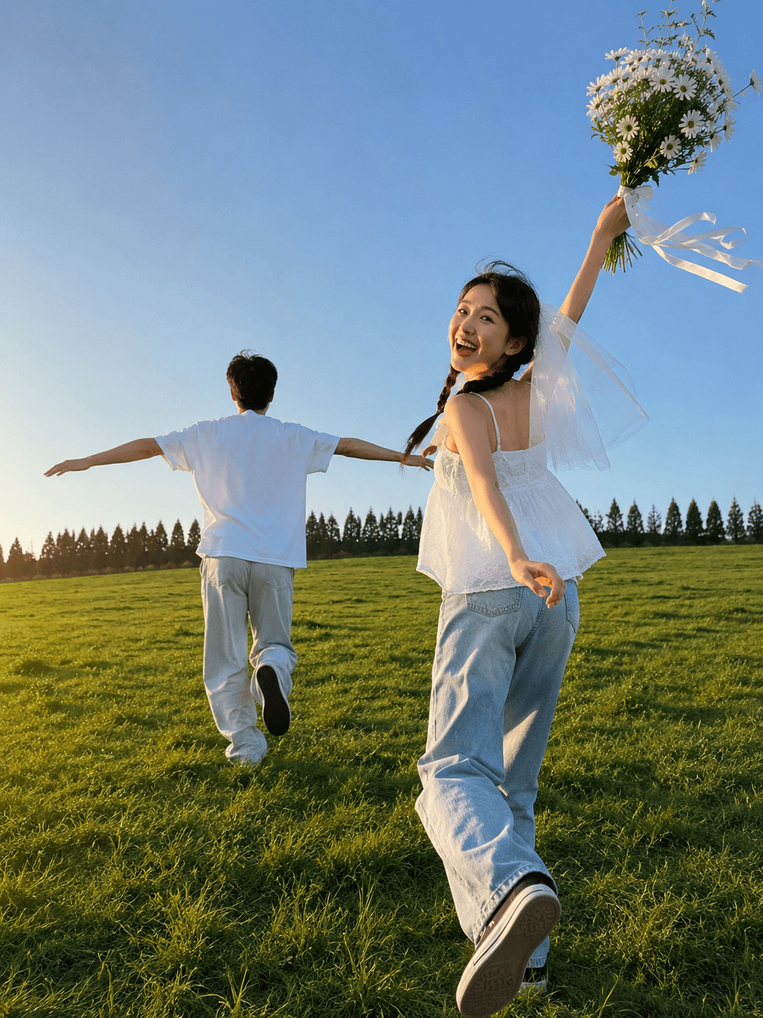 Baskara & Clara — running through the field